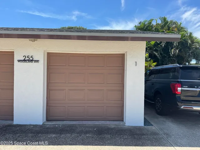 a view of a entryway with seating area