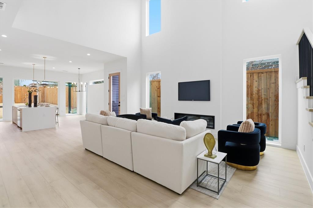 628 Wayne Street Dallas, TX 75223 - Photo 7 of 33