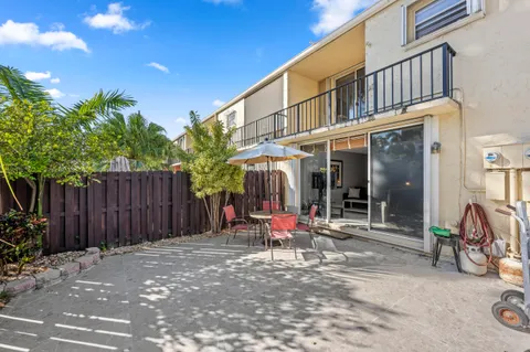 $425,000 | 2212 Northeast 7th Street, Hallandale Beach, FL 33009