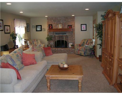 306 Mt Manor Road Manor, PA 15665 - Photo 9 of 18 Den/Family/Great Room.