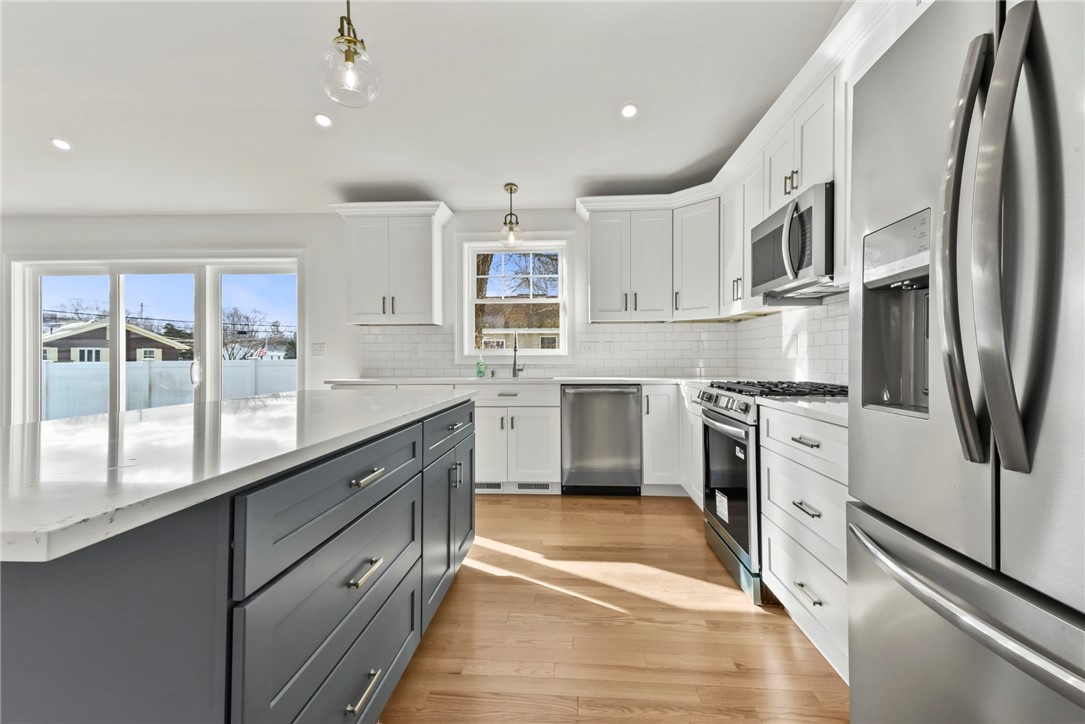 95 Honeysuckle Road Warwick, RI 02888 - Photo 12 of 42