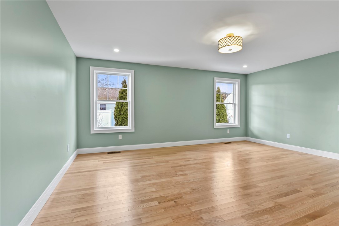 95 Honeysuckle Road Warwick, RI 02888 - Photo 19 of 42