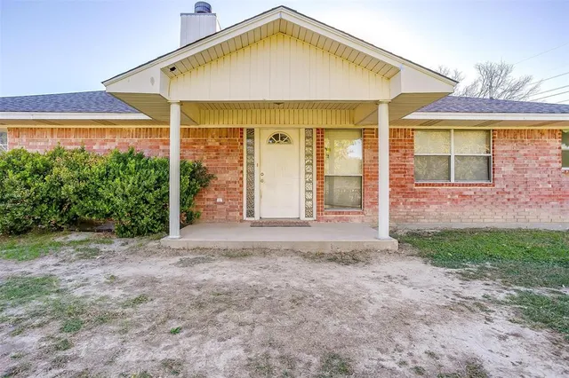 $300,000 | 1907 Live Oak Circle, Azle, TX 76020