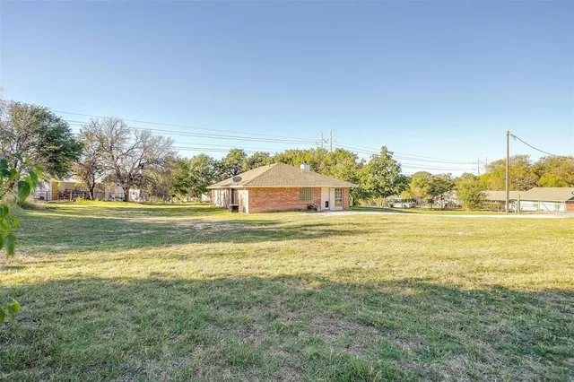 $300,000 | 1907 Live Oak Circle, Azle, TX 76020