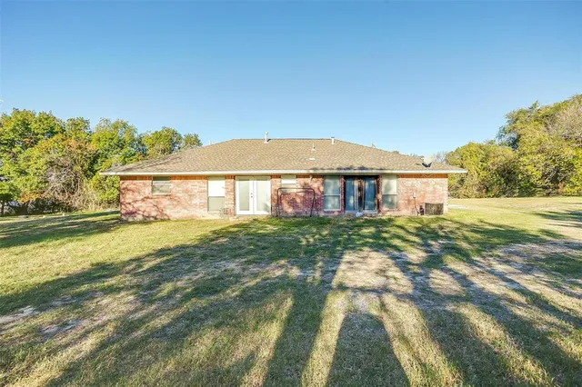 $300,000 | 1907 Live Oak Circle, Azle, TX 76020
