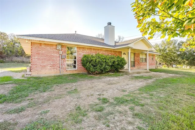 $300,000 | 1907 Live Oak Circle, Azle, TX 76020