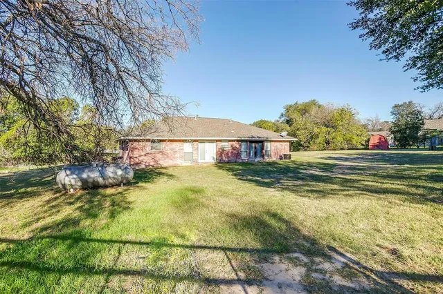 $300,000 | 1907 Live Oak Circle, Azle, TX 76020