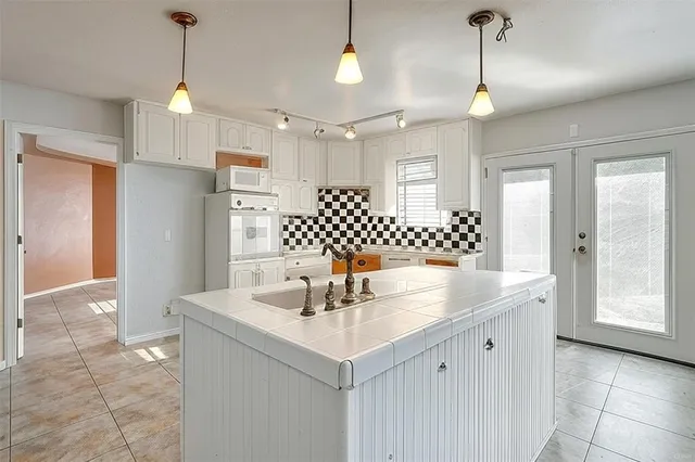 $300,000 | 1907 Live Oak Circle, Azle, TX 76020