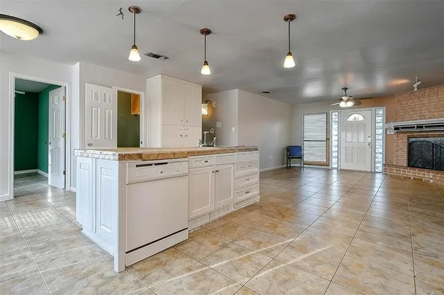 $300,000 | 1907 Live Oak Circle, Azle, TX 76020