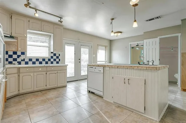 $300,000 | 1907 Live Oak Circle, Azle, TX 76020