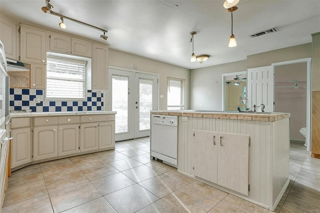 1907 Live Oak Circle Azle, TX 76020 - Photo 7 of 29