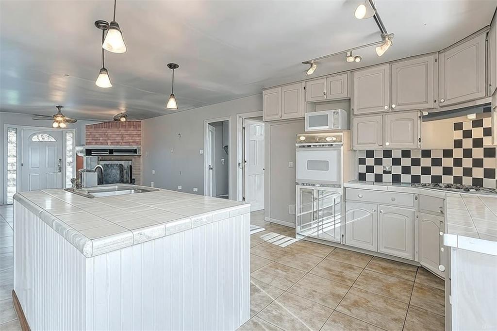 1907 Live Oak Circle Azle, TX 76020 - Photo 8 of 29