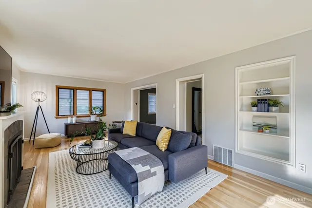 $950,000 | 10345 Ashworth Avenue North, Seattle, WA 98133