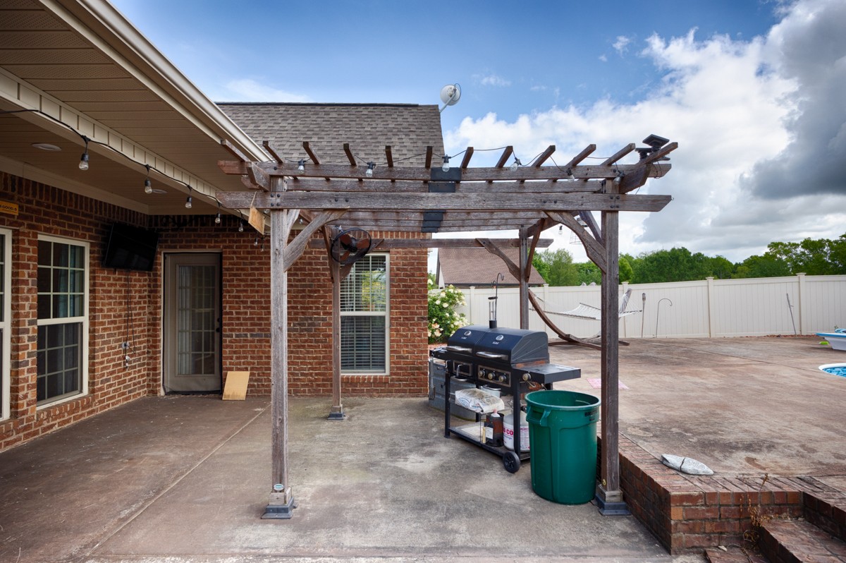 402 Vista Shores Road Rogersville, AL 35652 - Photo 44 of 55 a view of a patio with table and chairs