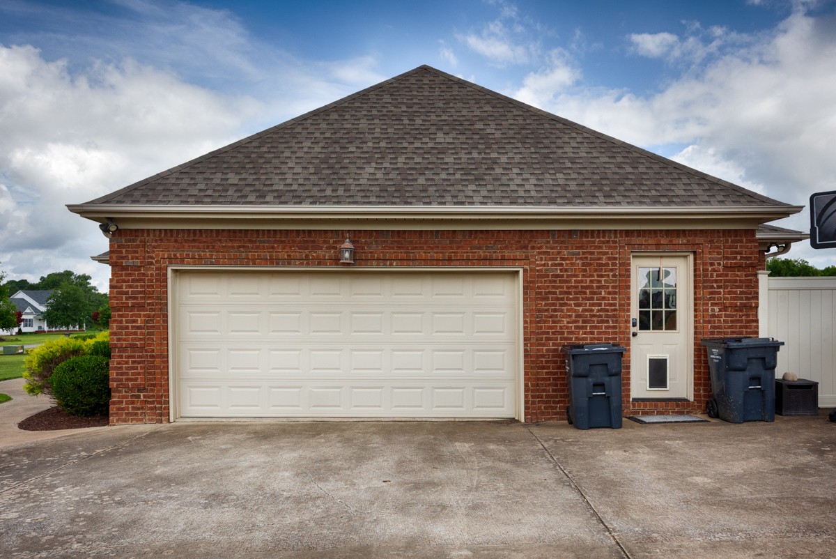 402 Vista Shores Road Rogersville, AL 35652 - Photo 46 of 55 front view of a house