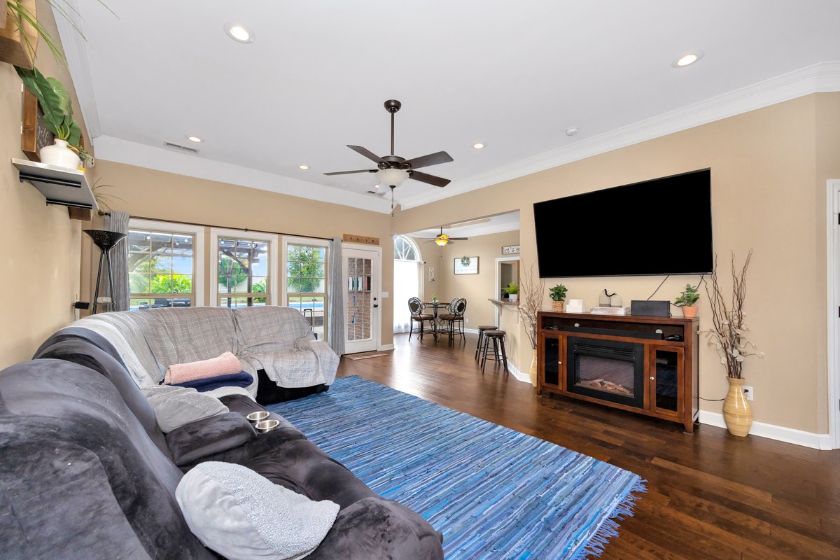 402 Vista Shores Road Rogersville, AL 35652 - Photo 10 of 55 a living room with furniture and a flat screen tv