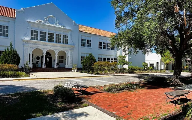 $699,999 | 2609 Hibiscus Street, Sarasota, FL 34239