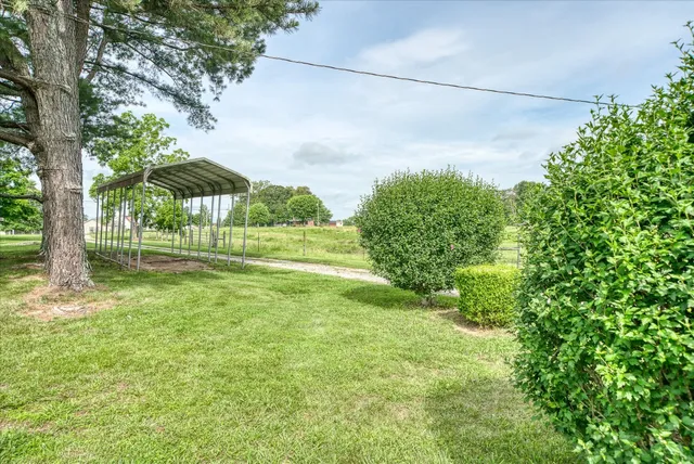 a view of a house with backyard and garden