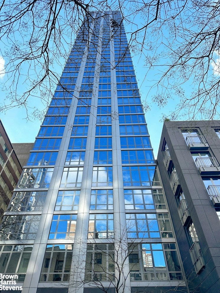 310 West 52nd Street, Unit 5B Manhattan, NY 10019 - Photo 13 of 15