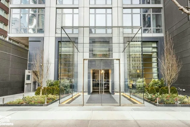 $1,500,000 | 310 West 52nd Street, Unit 5B | Hell's Kitchen