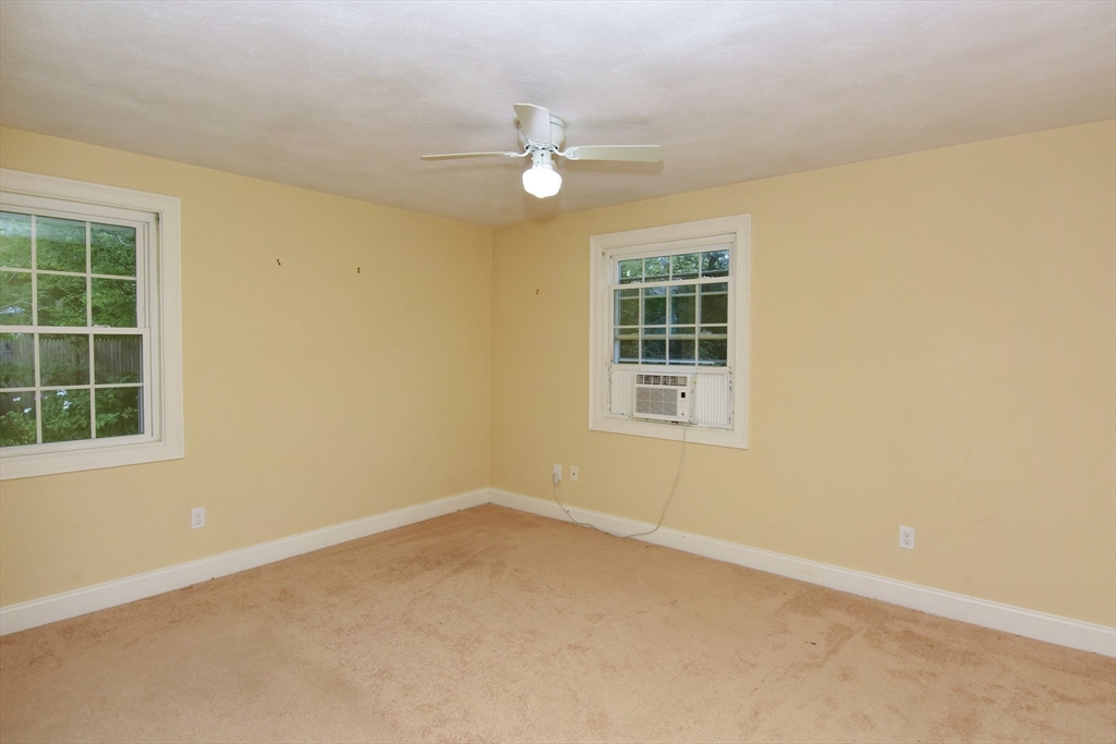 4 Allen Lane Ipswich, MA 01938 - Photo 20 of 30 an empty room with a window