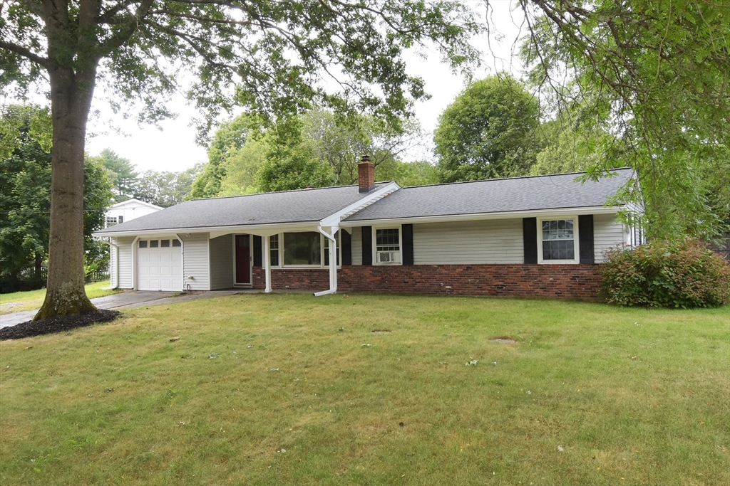 4 Allen Lane Ipswich, MA 01938 - Photo 3 of 30 a front view of a house with a garden
