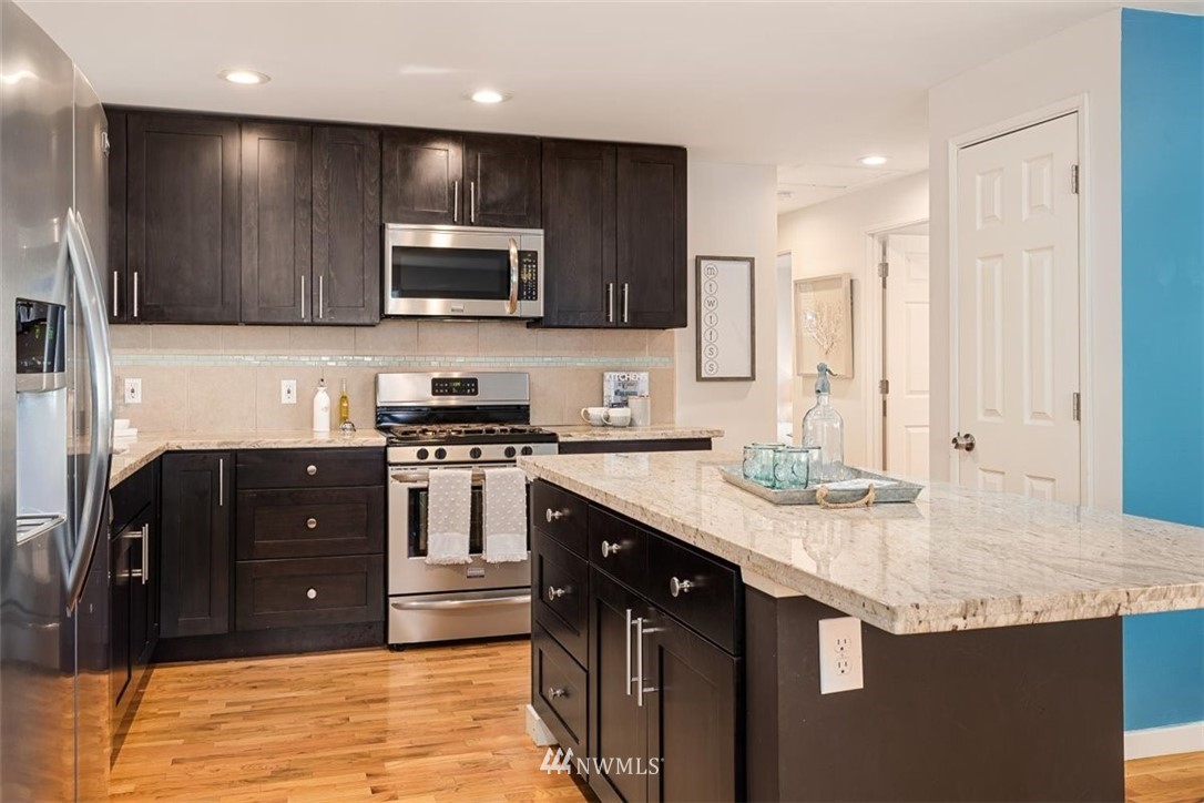 736 14th Way Southwest Edmonds, WA 98020 - Photo 6 of 32 Gallery Image 6