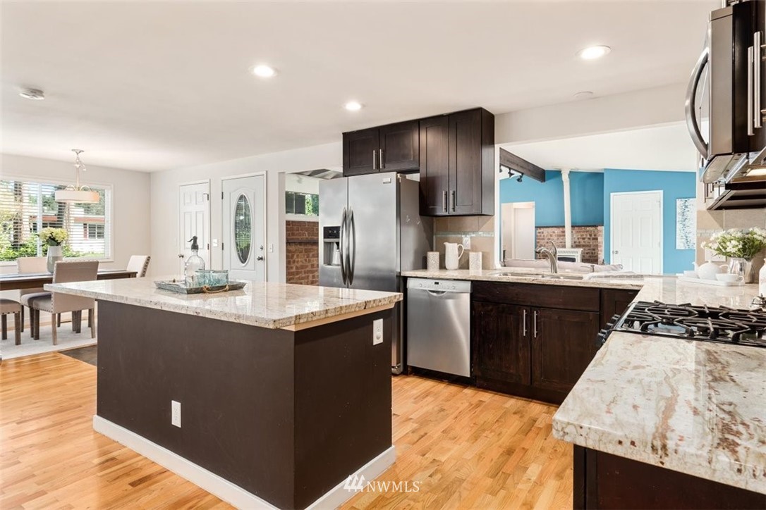 736 14th Way Southwest Edmonds, WA 98020 - Photo 8 of 32 Gallery Image 8