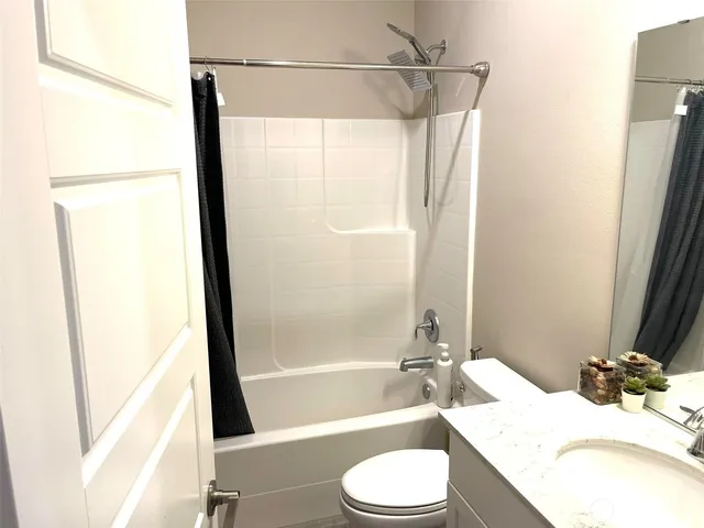 $3,900 | 20511 Southeast 256th Street, Covington, WA 98042