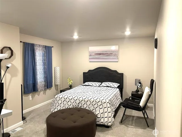 $3,900 | 20511 Southeast 256th Street, Covington, WA 98042