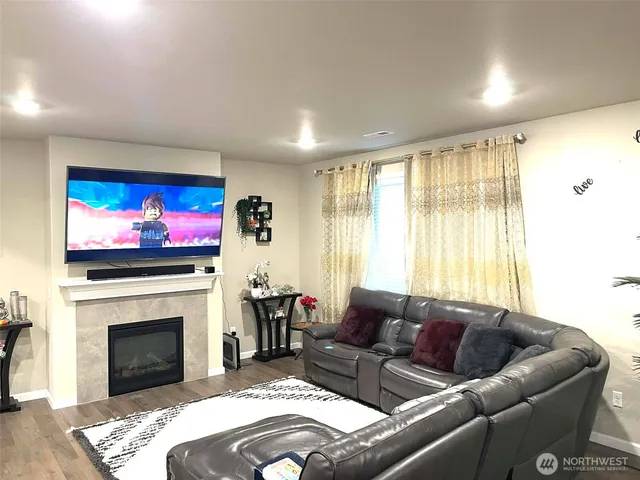 $3,900 | 20511 Southeast 256th Street, Covington, WA 98042