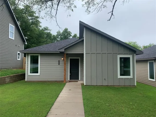 $1,525 | 610 East Texas Street, Denison, TX 75021