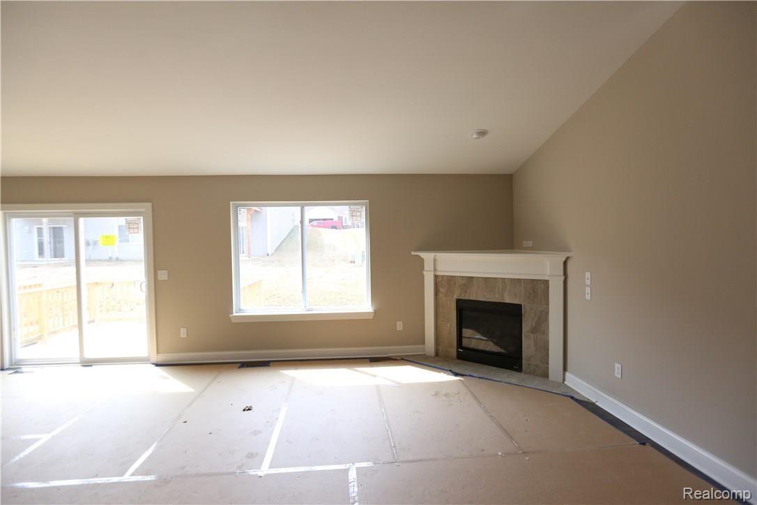 471 Hosta, Unit 83 Howell, MI 48843 - Photo 5 of 12 ANS_0330.JPG