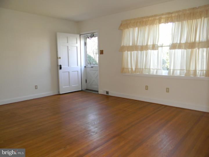 2605 Springfield Road Broomall, PA 19008 - Photo 2 of 10 Living Room