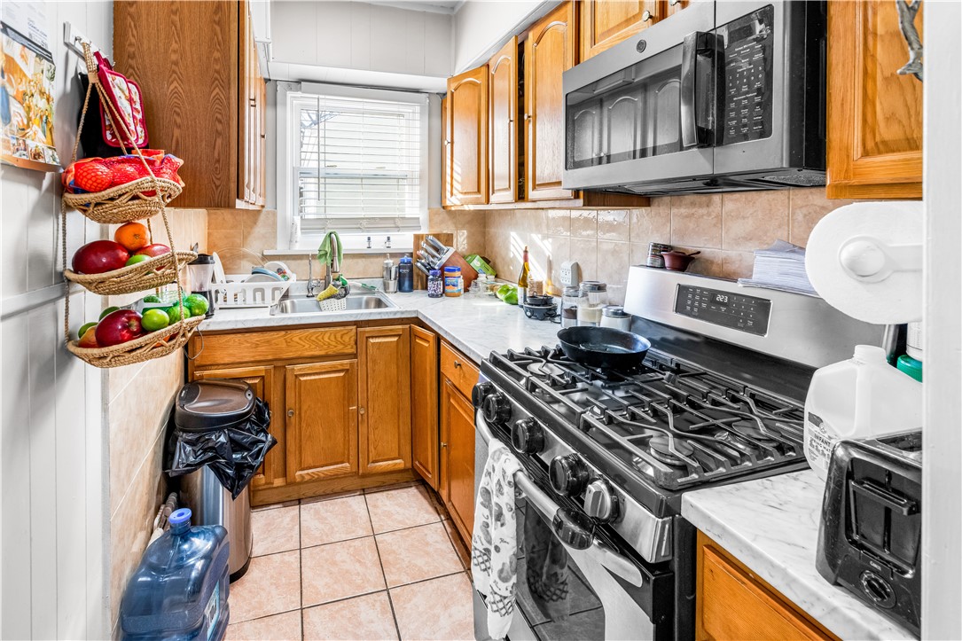 210 Lynch Street Providence, RI 02908 - Photo 13 of 26