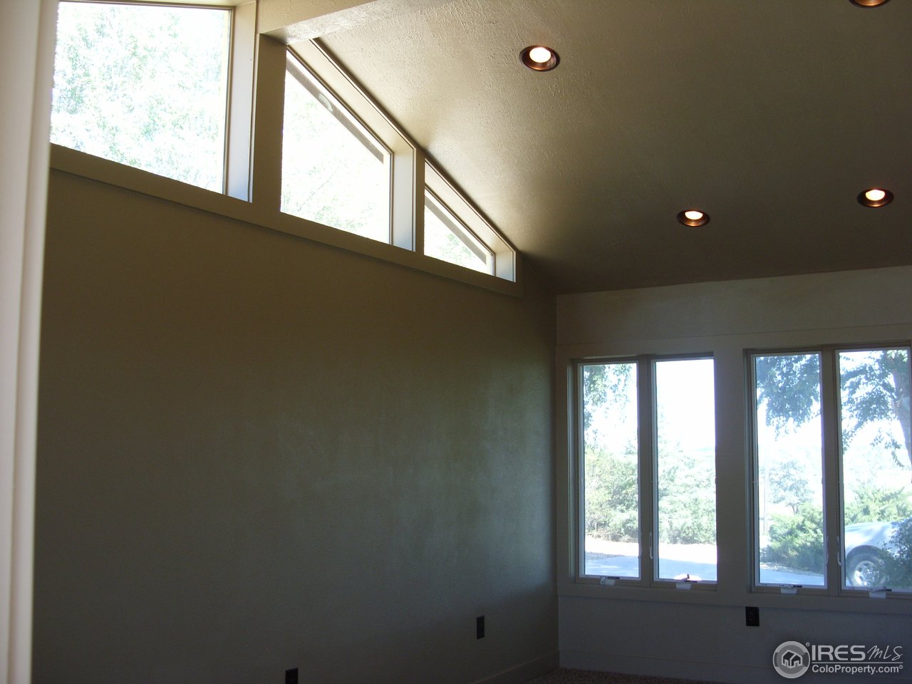 6825 East County Line Road Longmont, CO 80504 - Photo 10 of 22 a view of an empty room with a window