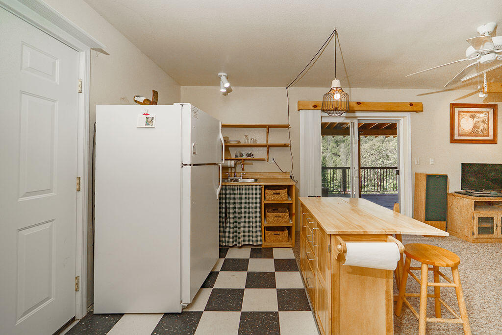 331 Steel Bridge Road Douglas City, CA 96024 - Photo 24 of 43 kitchenette