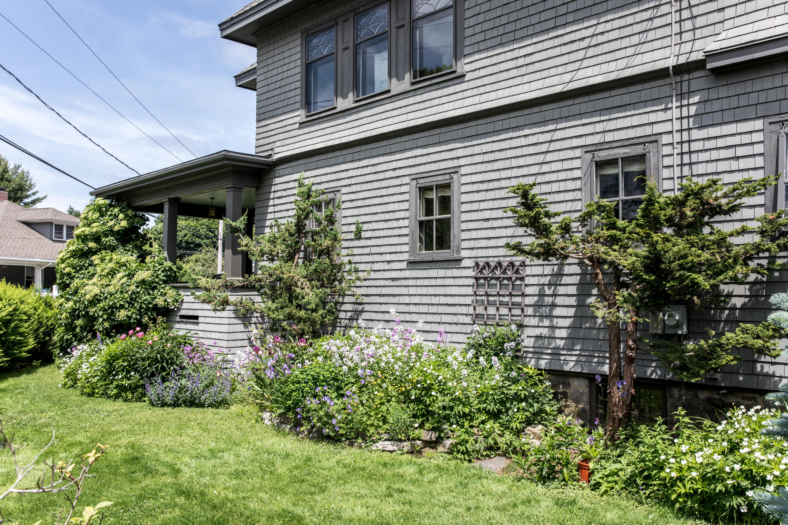8 Mountain View Road Cape Elizabeth, ME 04107 - Photo 46 of 47 8 Mountain View side with landscaping be