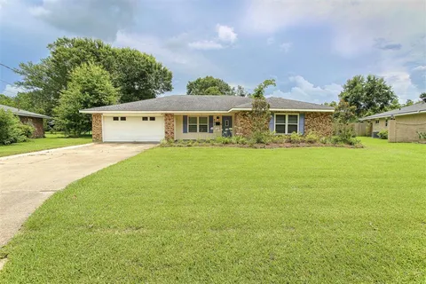 $260,000 | 443 Crestwood Street, Lake Charles, LA 70605