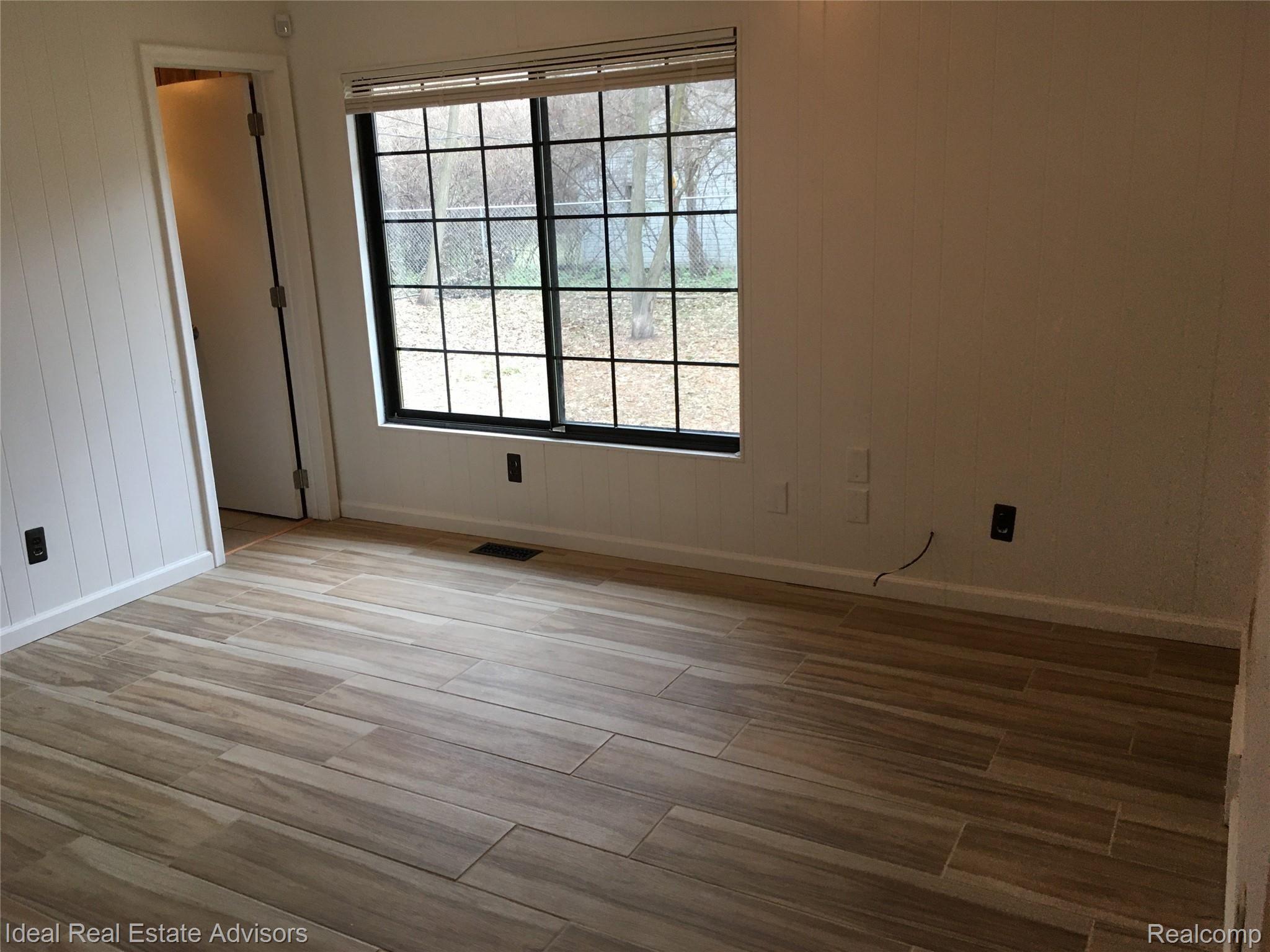 21421 Greenview Road Southfield, MI 48075 - Photo 27 of 34 IMG_6964.JPG