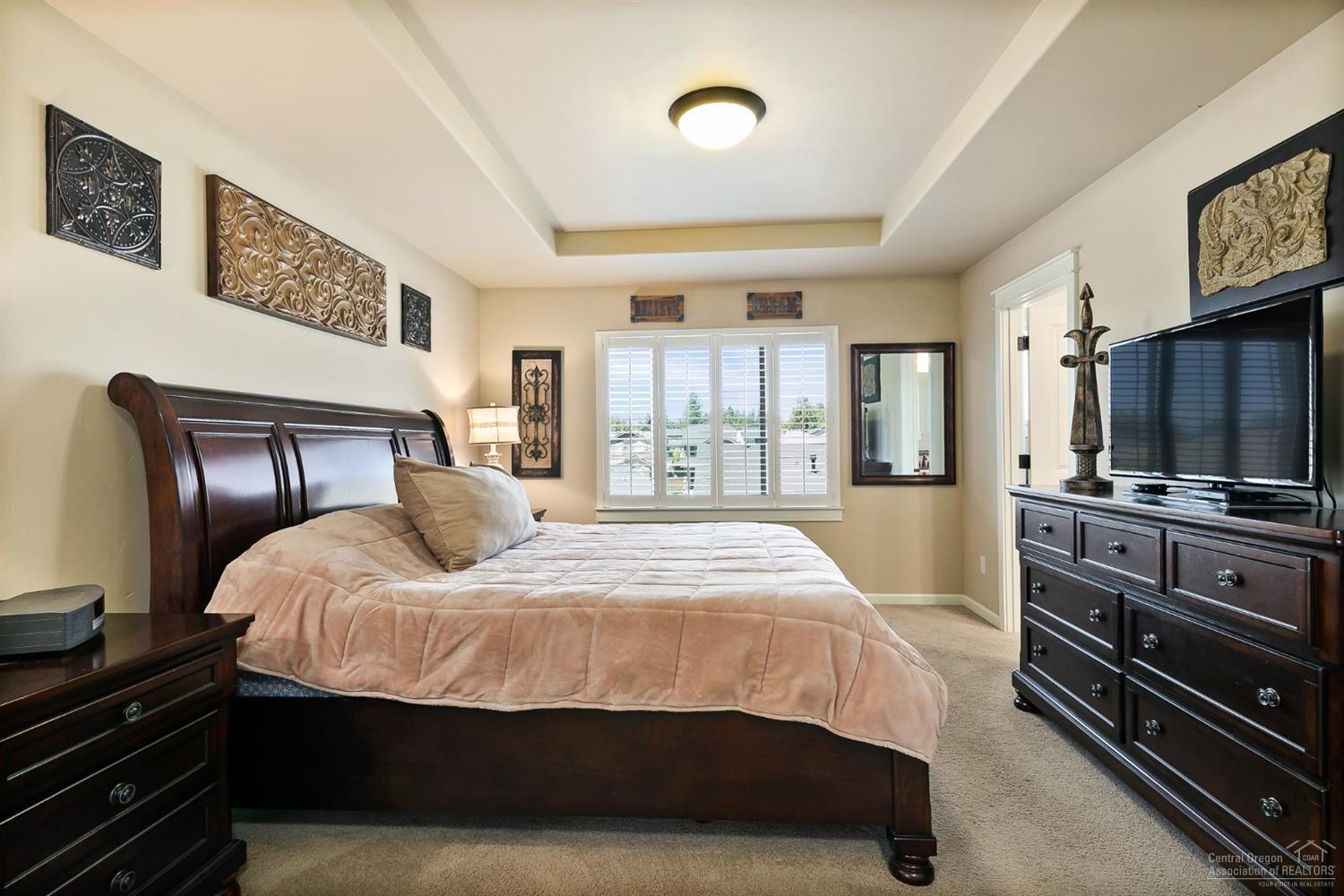 61068 Manhae Loop Bend, OR 97702 - Photo 12 of 24 Double doors leading into master suite.