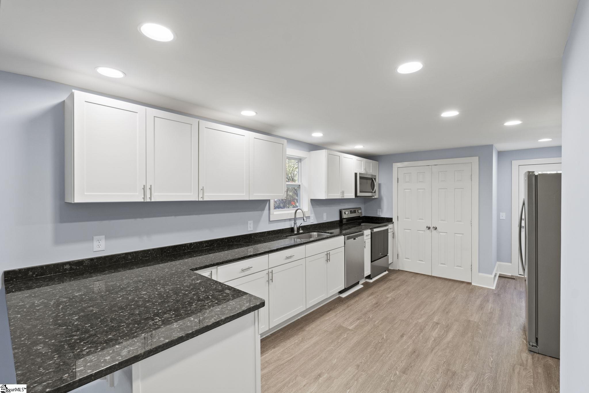 405 Highway 292 Inman, SC 29349 - Photo 5 of 36