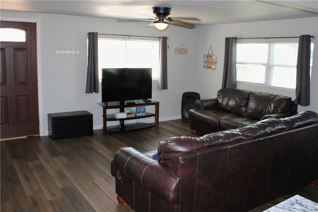 1280 East County Road 2328 Riviera, TX 78379 - Photo 4 of 18 Living room
