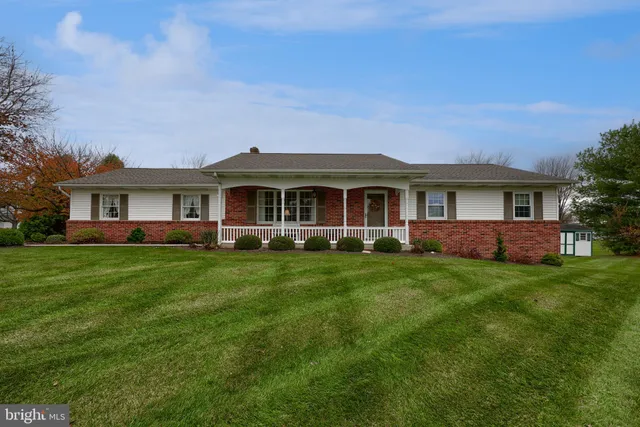 $250,000 | 10 Carriage Drive, Gordonville, PA 17529