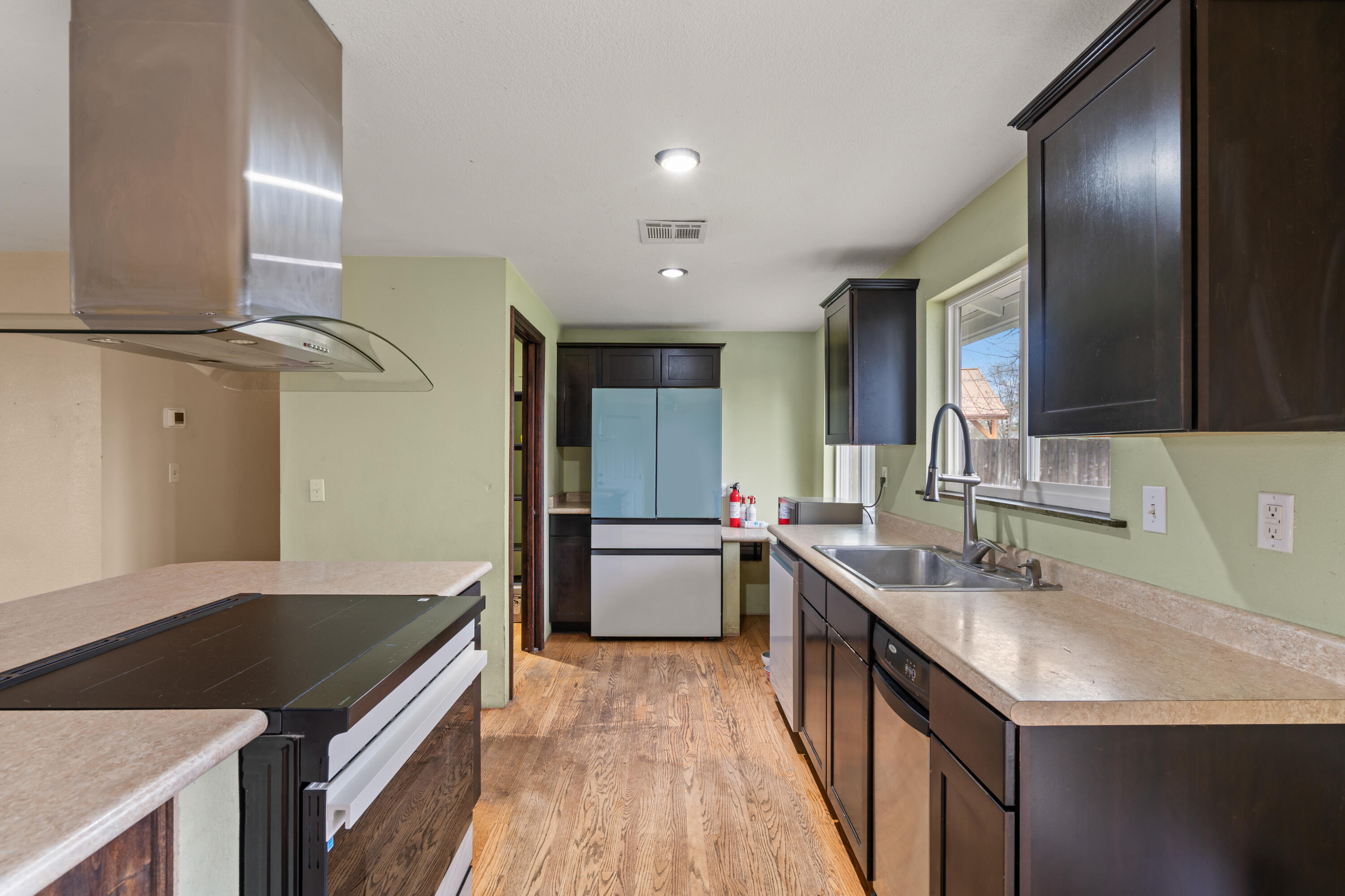 8044 Division Road White City, OR 97503 - Photo 5 of 30 Kitchen- induction range