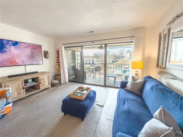 $230,000 | 123 Barba Le Lane, Unit 1B, Lake Ozark, MO 65049