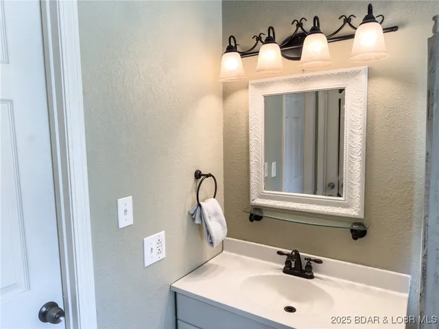 $230,000 | 123 Barba Le Lane, Unit 1B, Lake Ozark, MO 65049