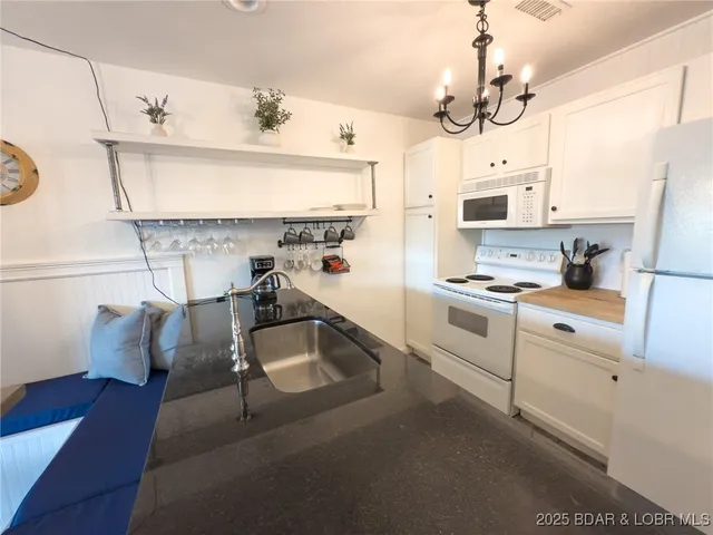 $230,000 | 123 Barba Le Lane, Unit 1B, Lake Ozark, MO 65049