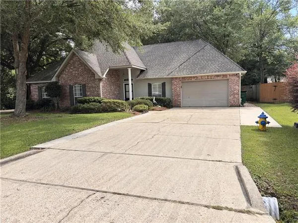 $2,400 | 909 Chevreuil Street, Mandeville, LA 70448