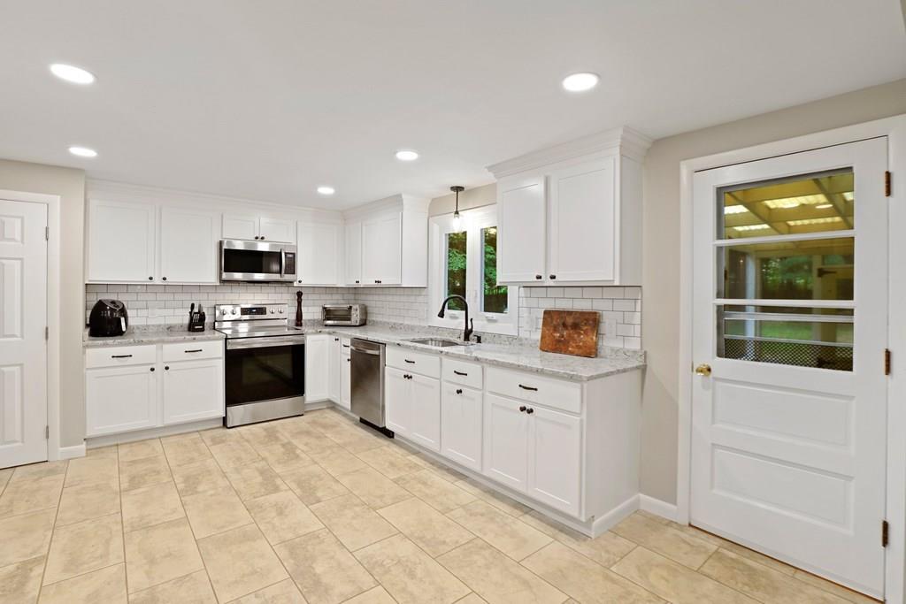4 McMahon Road Bedford, MA 01730 - Photo 12 of 40 Gallery Image 12